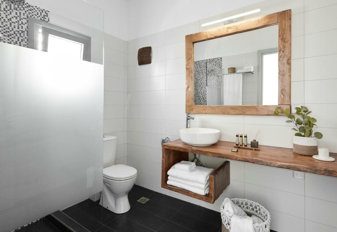 Pnoi Luxury Suites Karterados  Dış mekan fotoğraf